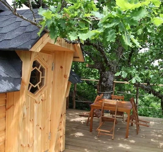 Bed & Breakfast Les Cabanes Dans Les Arbres De Caluche Saint-Simon (Cantal)